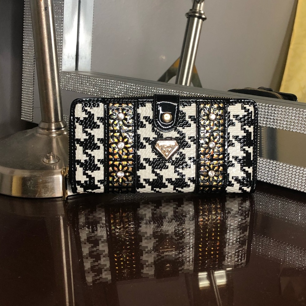 black & white Wallet